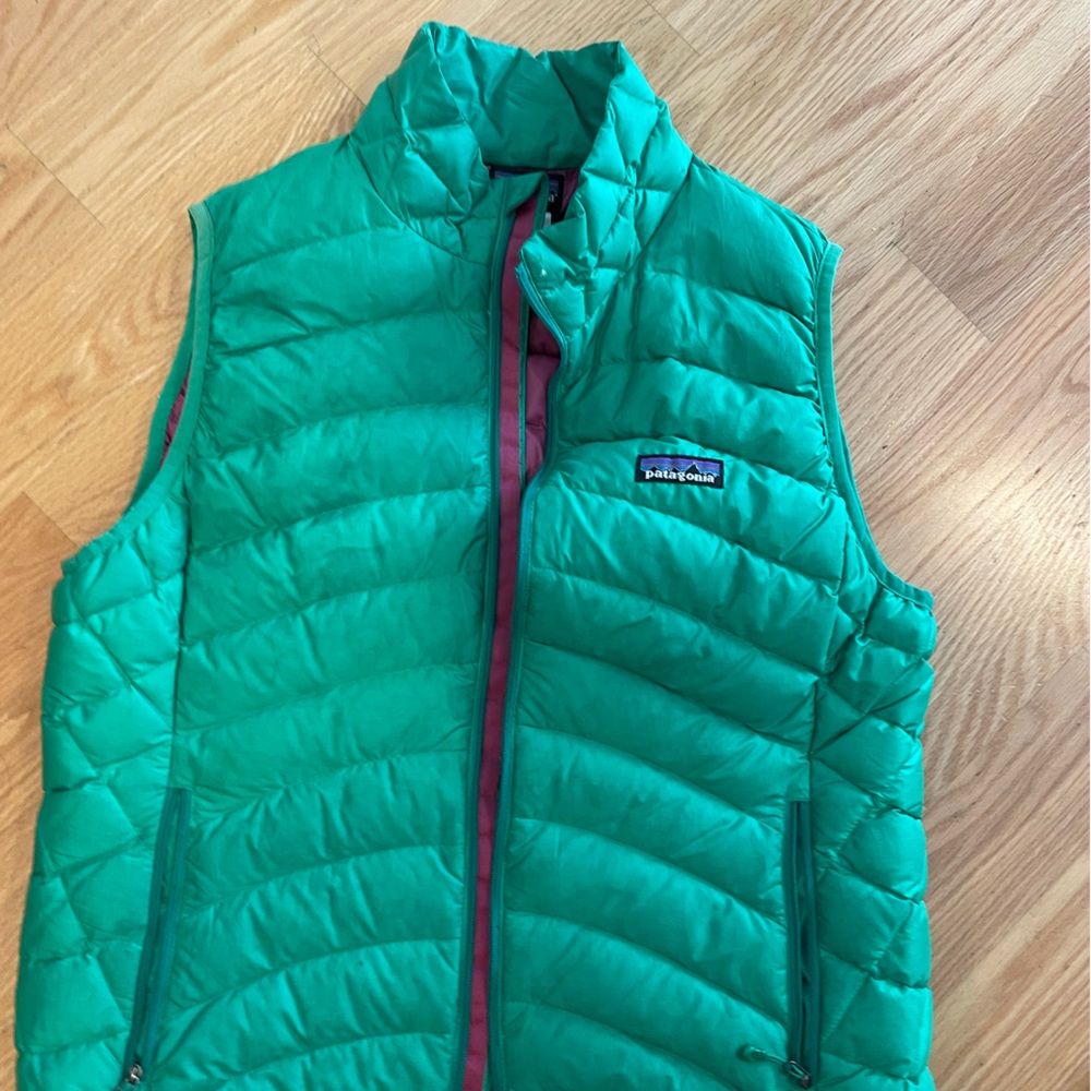 Patagonia puffy vest. Women’s Large. Purple inside lining.